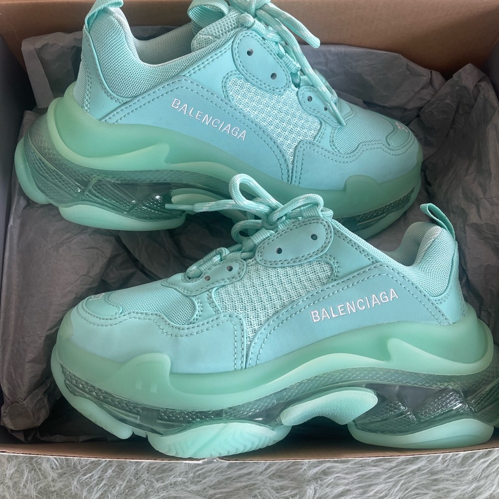 Balenciaga Triple S in mint green. Size 7